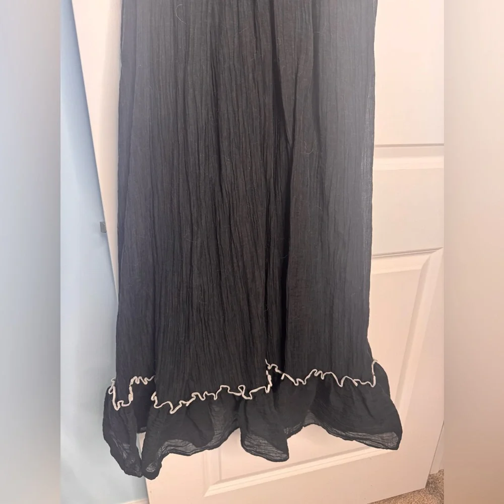 🍓6/$15🍓 Black & White Crepey Maxi Dress - Picture 6 of 7